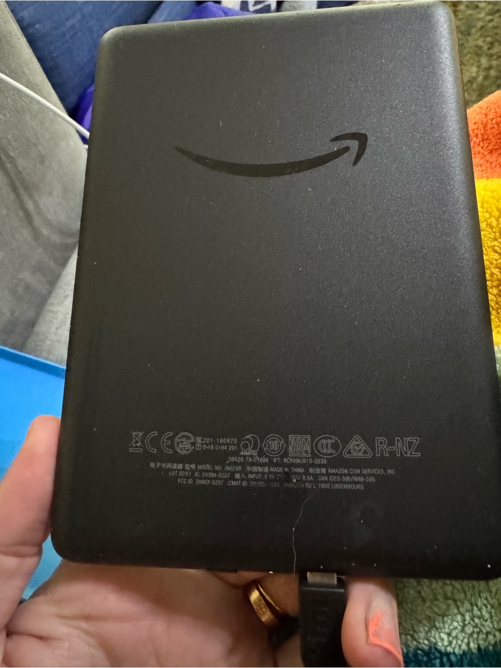 Amazon 10th Generation Kindle - Picture 3 of 3